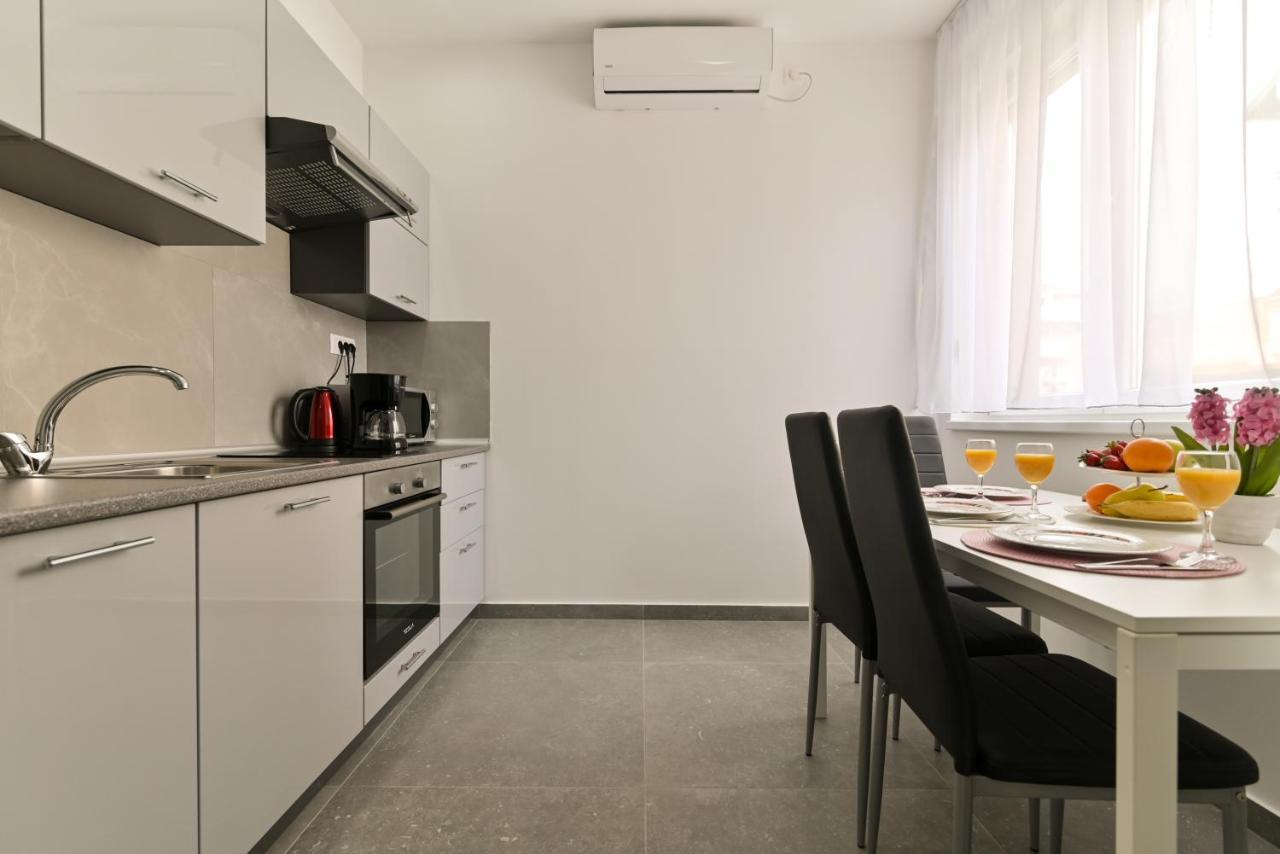 Apartmani Castrum Kaštela Exterior foto